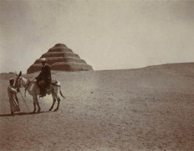 Frank Pollard in front of pyramid