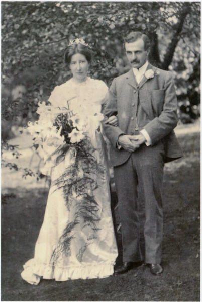 Frank & Mary Pollard on wedding day, 1904