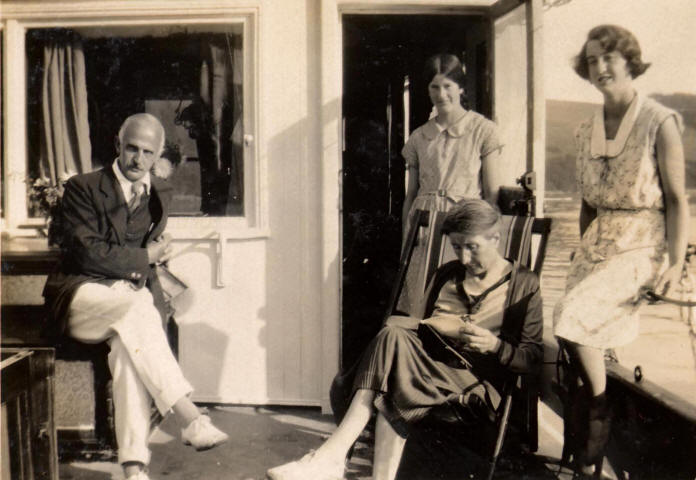 Frank, Mary, Caro & Ruth Pollard, 1931