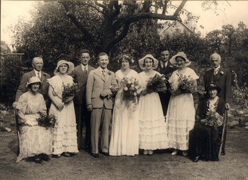 wedding party, Reg & Margaret Dale and others, August 1938