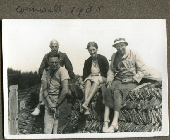 Frank, Mary, Robert & Ruth Pollard, Cornwall, 1935